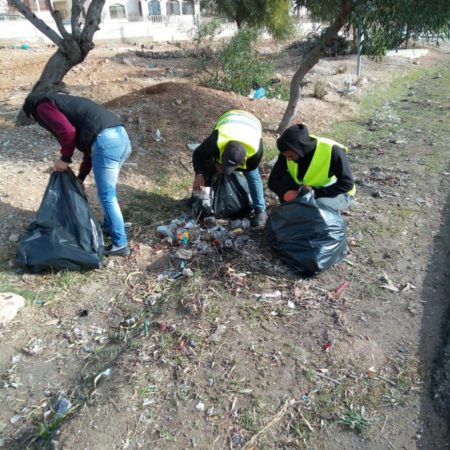 جانب من حملات النظافة في مناطق بلدية الكرك